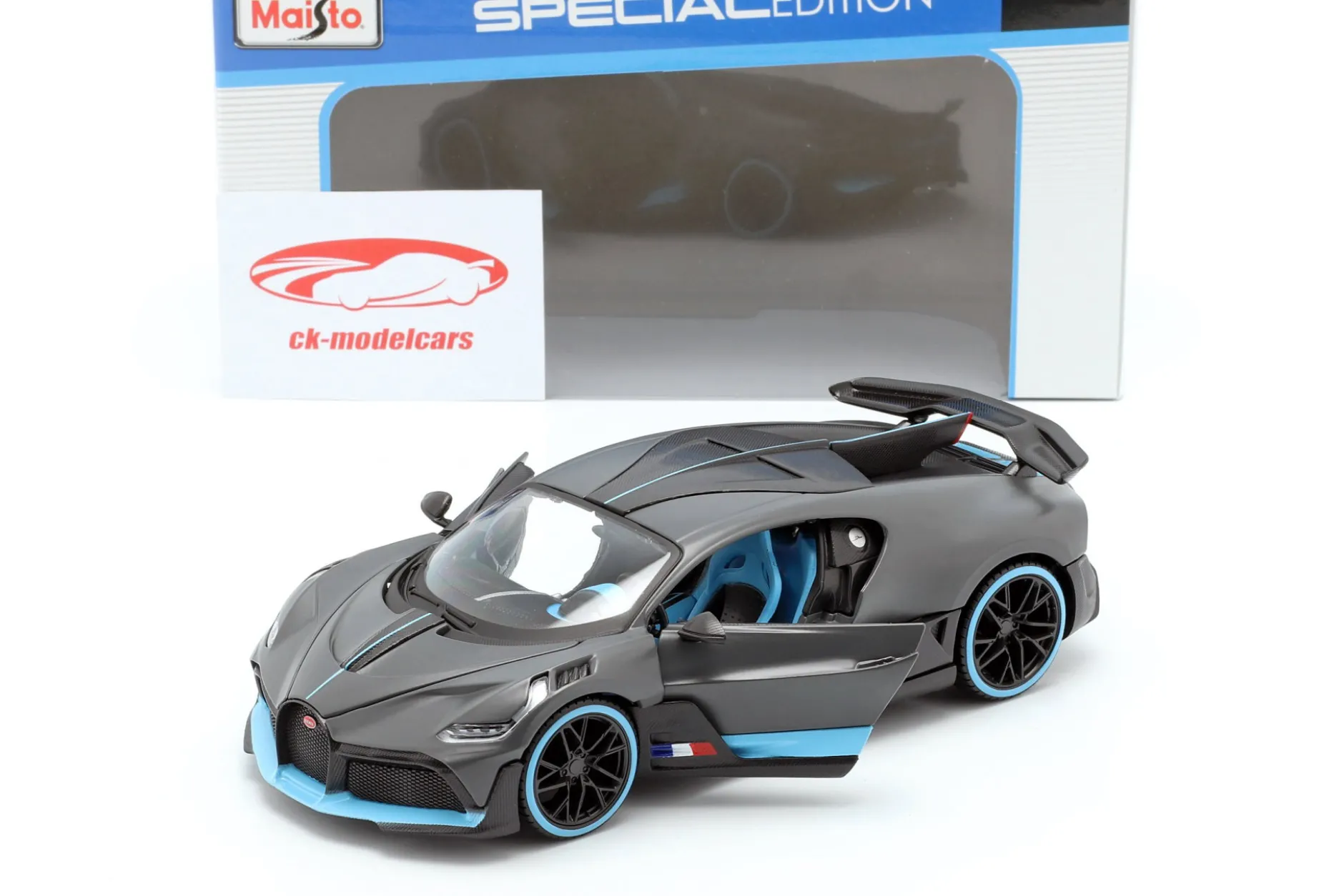 Bugatti Divo Baujahr 2018 mattgrau / hellblau 1:24 Maisto