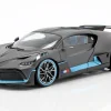 Bugatti Divo Baujahr 2018 mattgrau / hellblau 1:18 Bburago