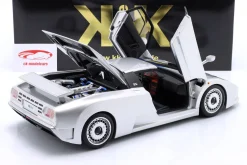 Bugatti EB110 Baujahr 1991 silber 1:12 KK-Scale