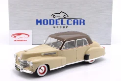 Cadillac Fleetwood Series 60 Special Sedan Baujahr 1941 beige, dunkelbraun 1:18 ModelCar Group
