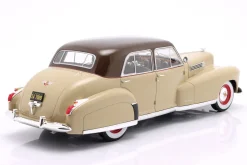 Cadillac Fleetwood Series 60 Special Sedan Baujahr 1941 beige, dunkelbraun 1:18 ModelCar Group