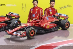 2-Car Set Ferrari: Leclerc #16 & Sainz #55 Formel 1 2024 1:43 Bburago