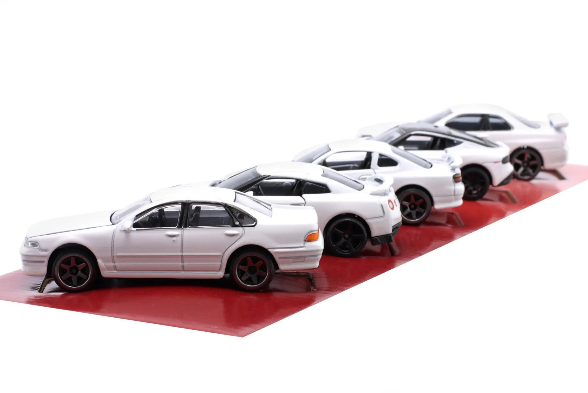 5-Car Set Geschenk-Set Nissan weiß 1:64 Majorette