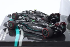 2-Car Set Hamilton #44 & Russell #63 Bahrain GP Formel 1 2023 1:43 Minichamps