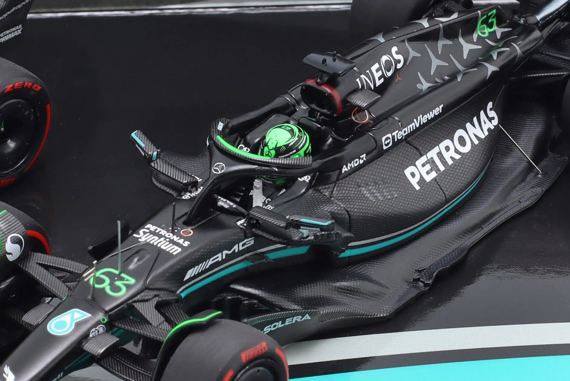 2-Car Set Hamilton #44 & Russell #63 Bahrain GP Formel 1 2023 1:43 Minichamps