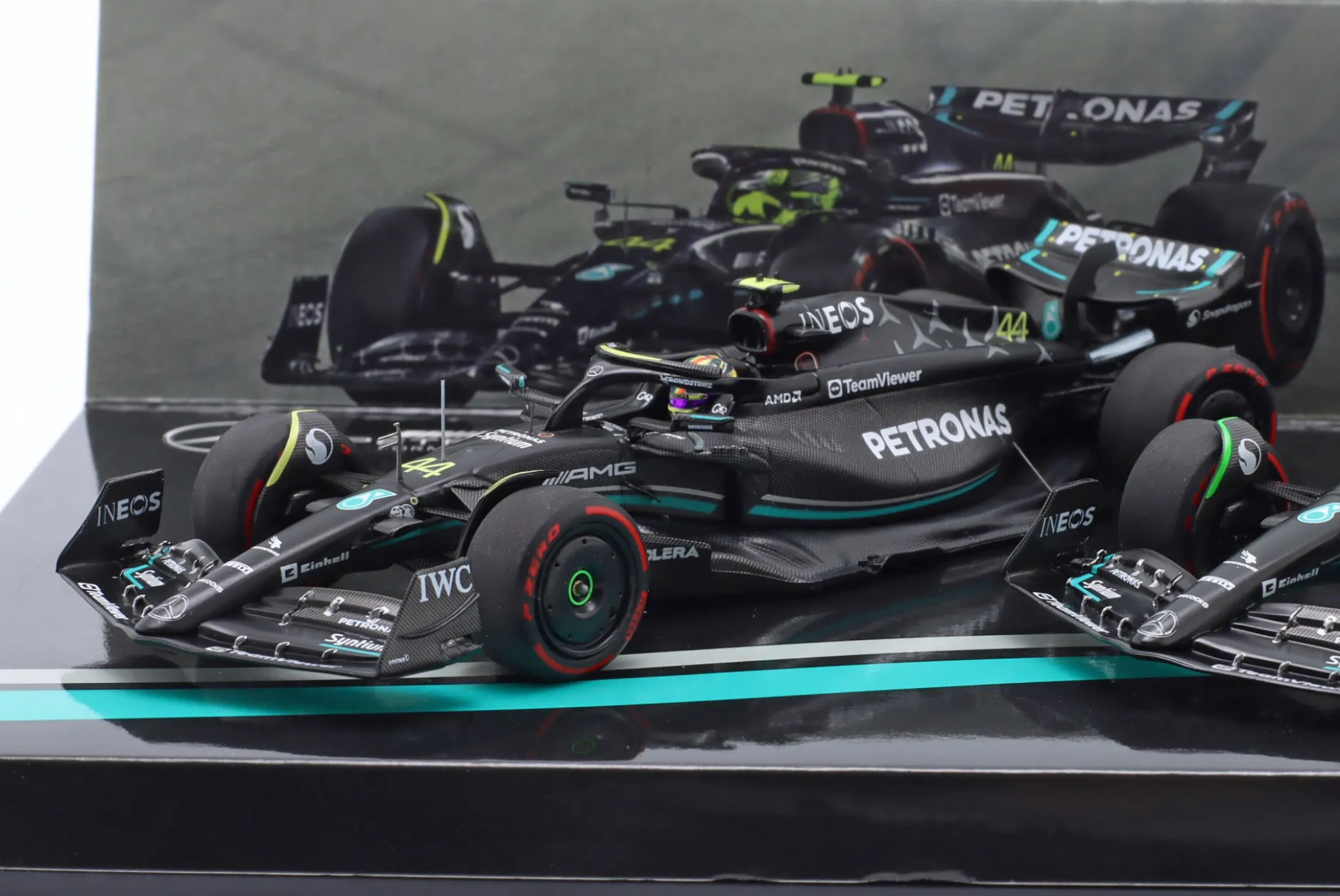 2-Car Set Hamilton #44 & Russell #63 Bahrain GP Formel 1 2023 1:43 Minichamps