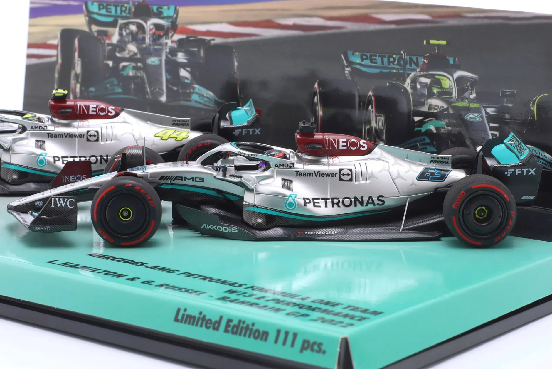 2-Car Set Hamilton #44 & Russell #63 Bahrain GP Formel 1 2022 1:43 Minichamps
