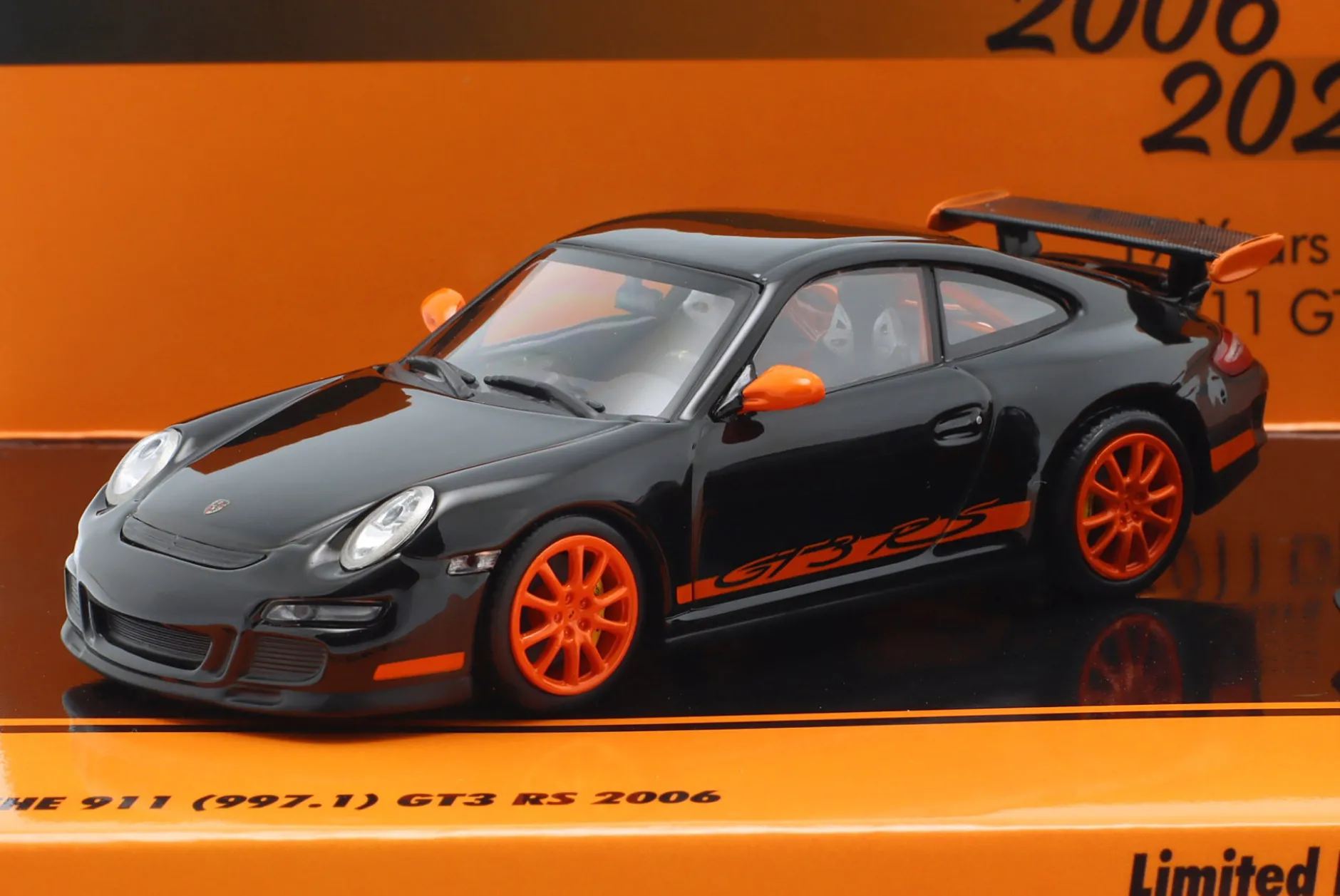 2-Car Set 17 Jahre Porsche 911 GT3 RS: 997.1 (2006) & 992 (2023) 1:43 Minichamps