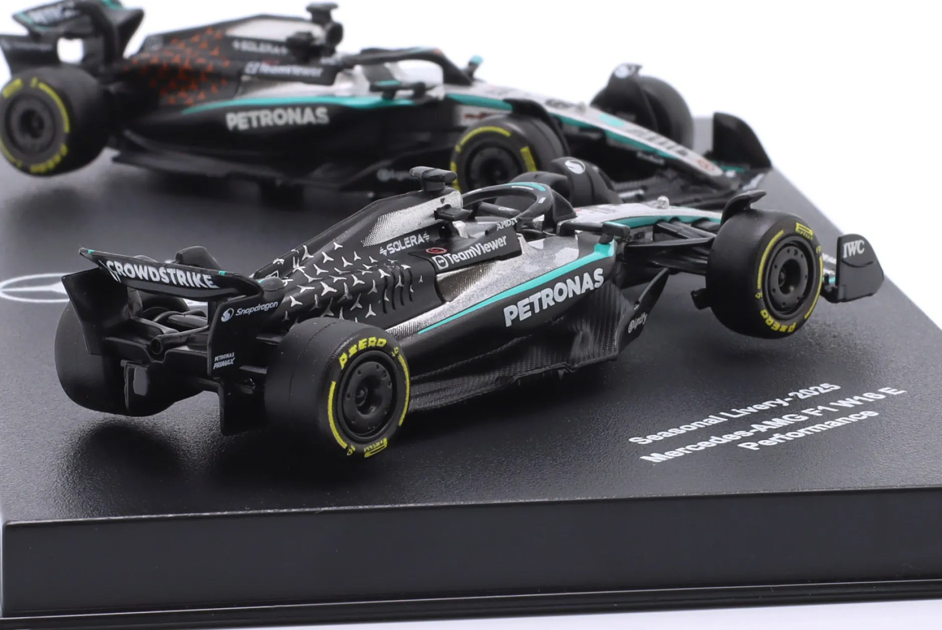 2-Car Set Kimi Antonelli Mercedes-AMG F1 W16 E #12 Formel 1 2025 1:64 Bburago