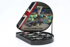 7-Car Set Lewis Hamilton: 7-facher Formel 1 Weltmeister 1:43 Minichamps