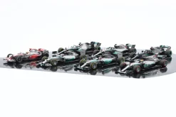 7-Car Set Lewis Hamilton: 7-facher Formel 1 Weltmeister 1:43 Minichamps