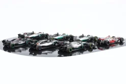 7-Car Set Lewis Hamilton: 7-facher Formel 1 Weltmeister 1:43 Minichamps