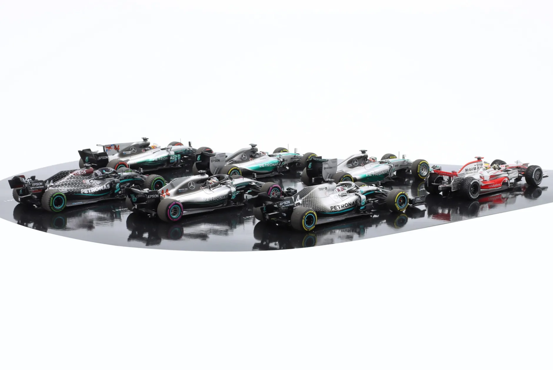 7-Car Set Lewis Hamilton: 7-facher Formel 1 Weltmeister 1:43 Minichamps