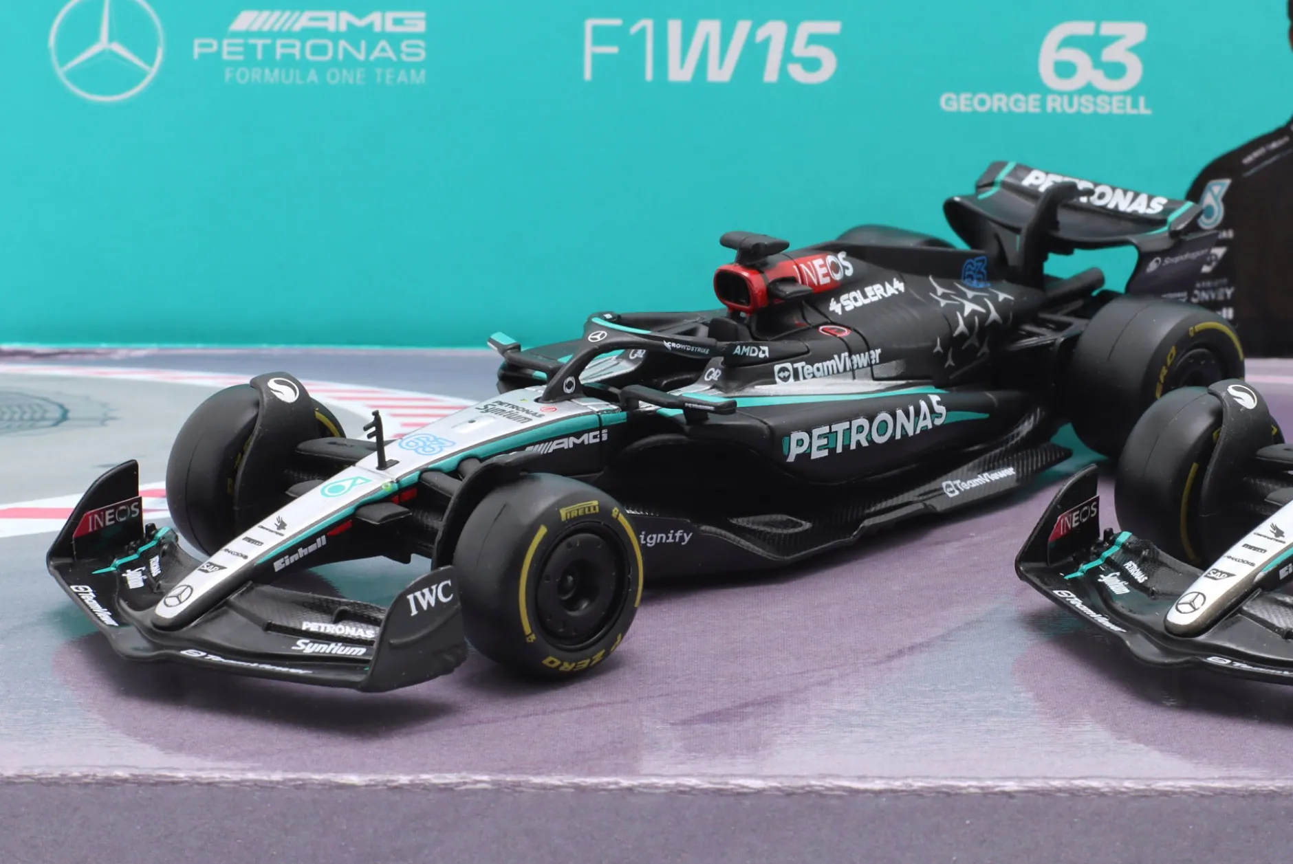 2-Car Set Mercedes: Hamilton #44 & Russell #63 Formel 1 2024 1:43 Bburago