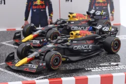 4-Car Set M. Verstappen Red Bull Racing Formel 1 Weltmeister 2023-2024 1:43 Bburago