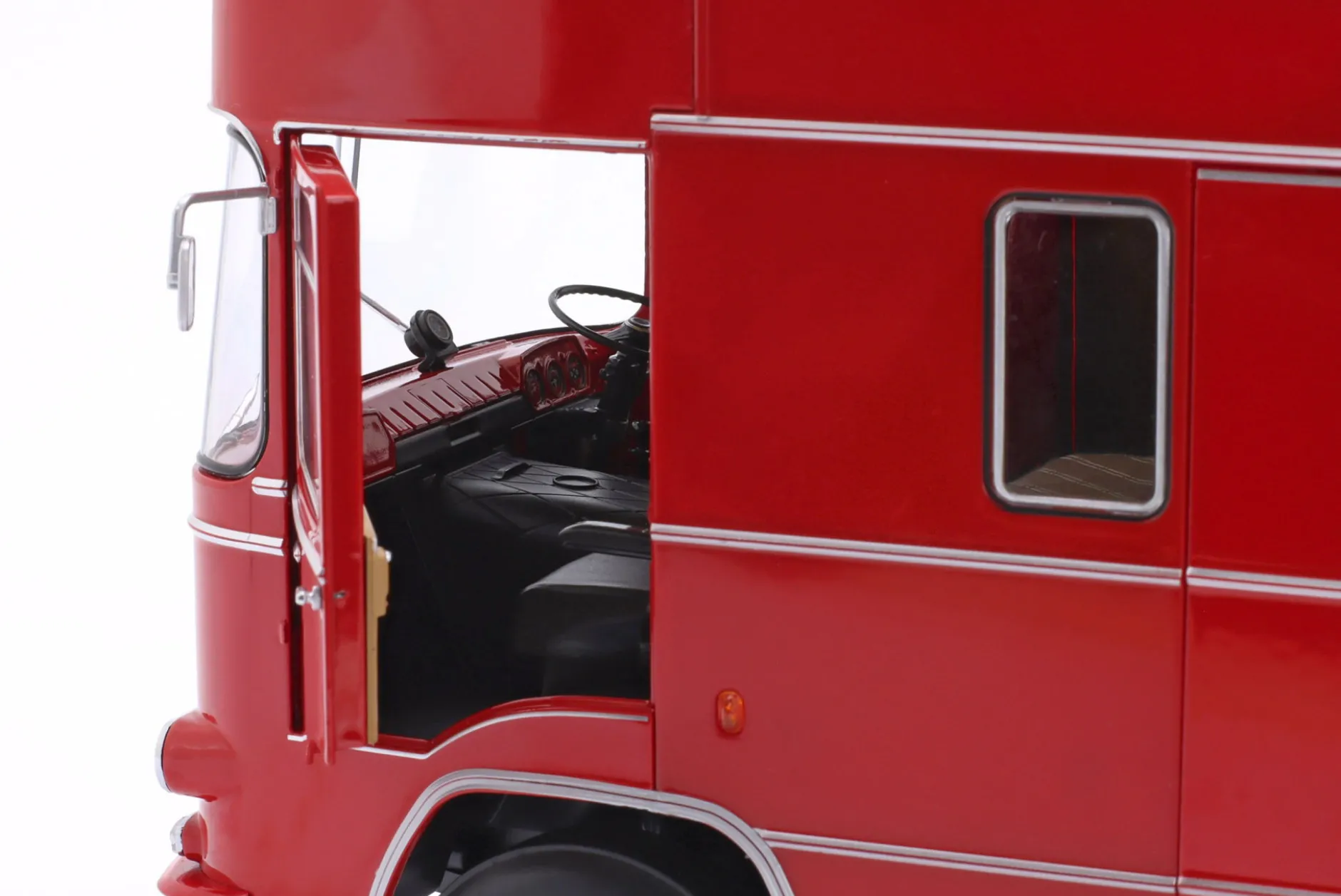 3-Car Set: OM Fiat 150 Rolfo Renntransporter mit 2x Ferrari 330 P3 1:18 WERK83