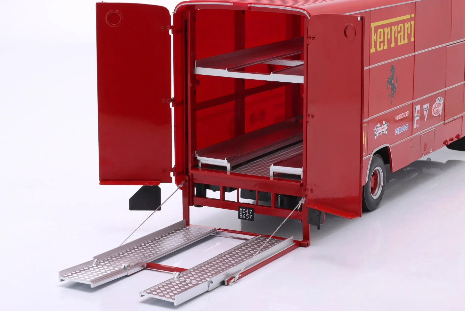 3-Car Set: OM Fiat 150 Rolfo Renntransporter mit 2x Ferrari 330 P3 1:18 WERK83