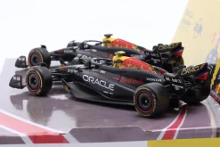 2-Car Set Verstappen #1 & Perez #11 Formel 1 Weltmeister 2024 1:43 Bburago