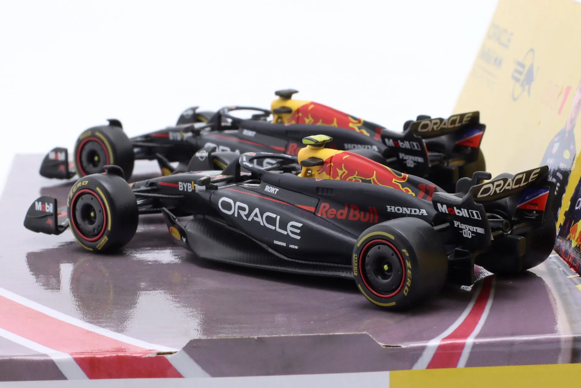 2-Car Set Verstappen #1 & Perez #11 Formel 1 Weltmeister 2024 1:43 Bburago
