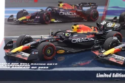 2-Car Set Verstappen #1 & Perez #11 Sieger Bahrain & Saudi-Arabien GP Formel 1 2023 1:43 Minichamps