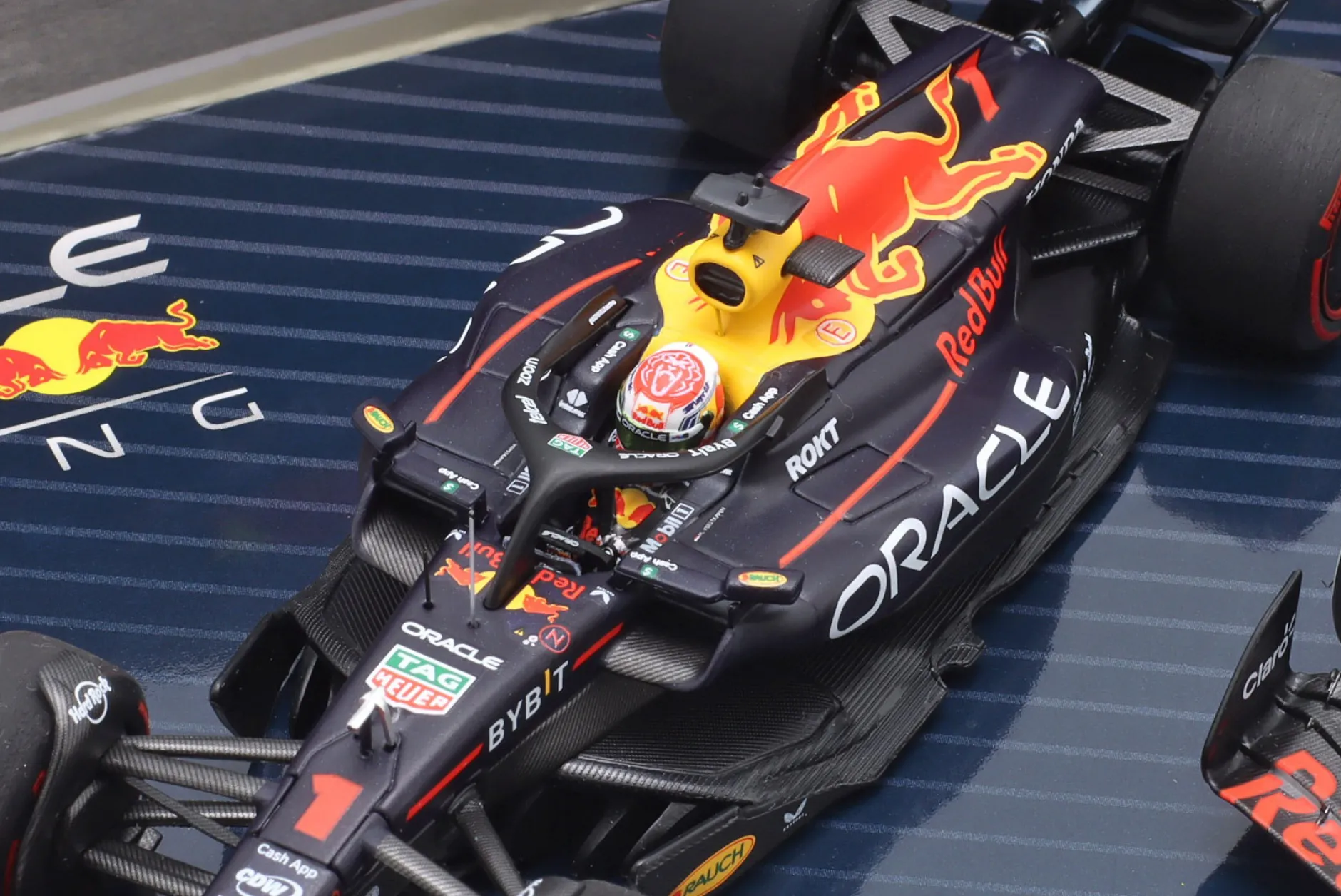 2-Car Set Verstappen #1 & Perez #11 Sieger Bahrain & Saudi-Arabien GP Formel 1 2023 1:43 Minichamps
