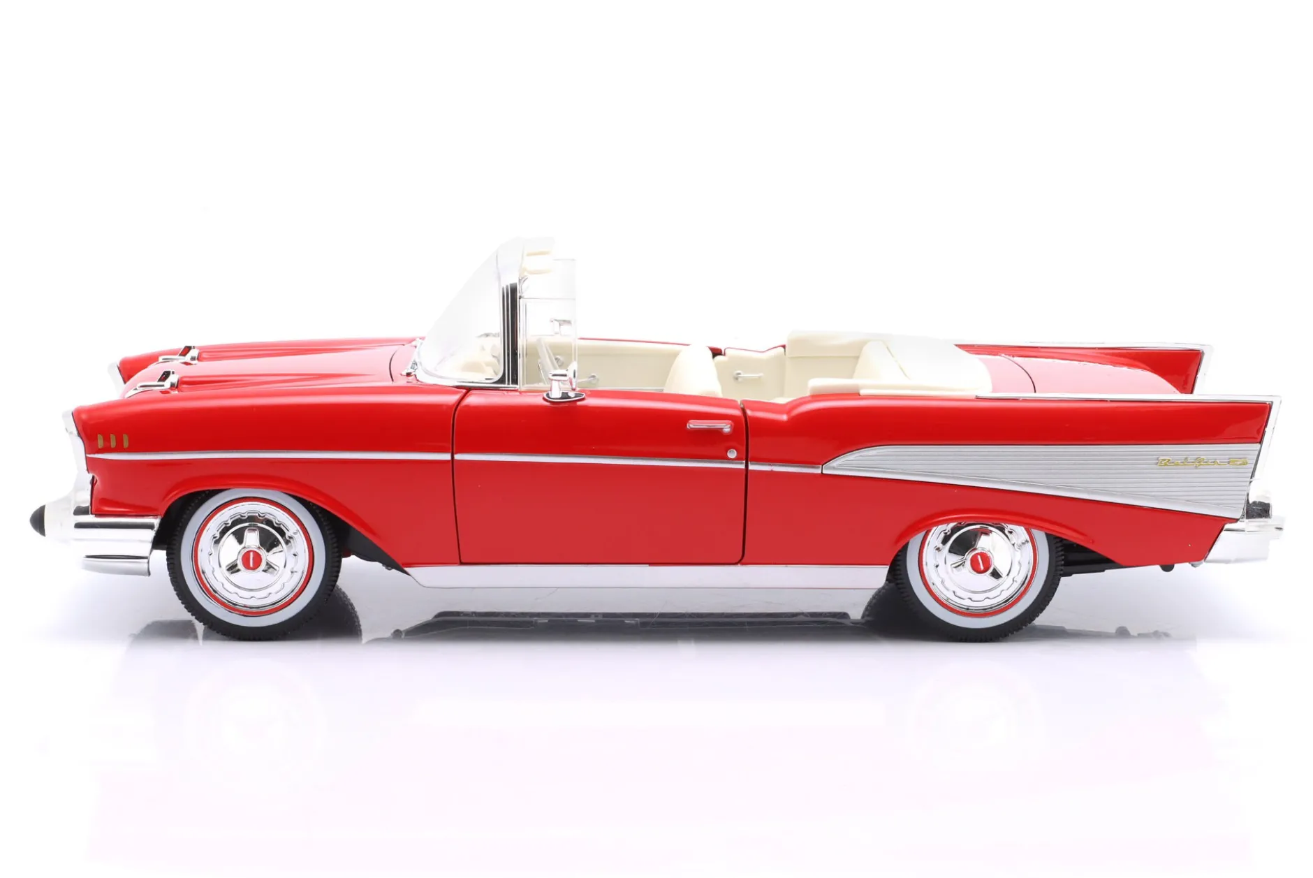 Chevrolet Bel Air Convertible Baujahr 1957 rot 1:18 Maisto