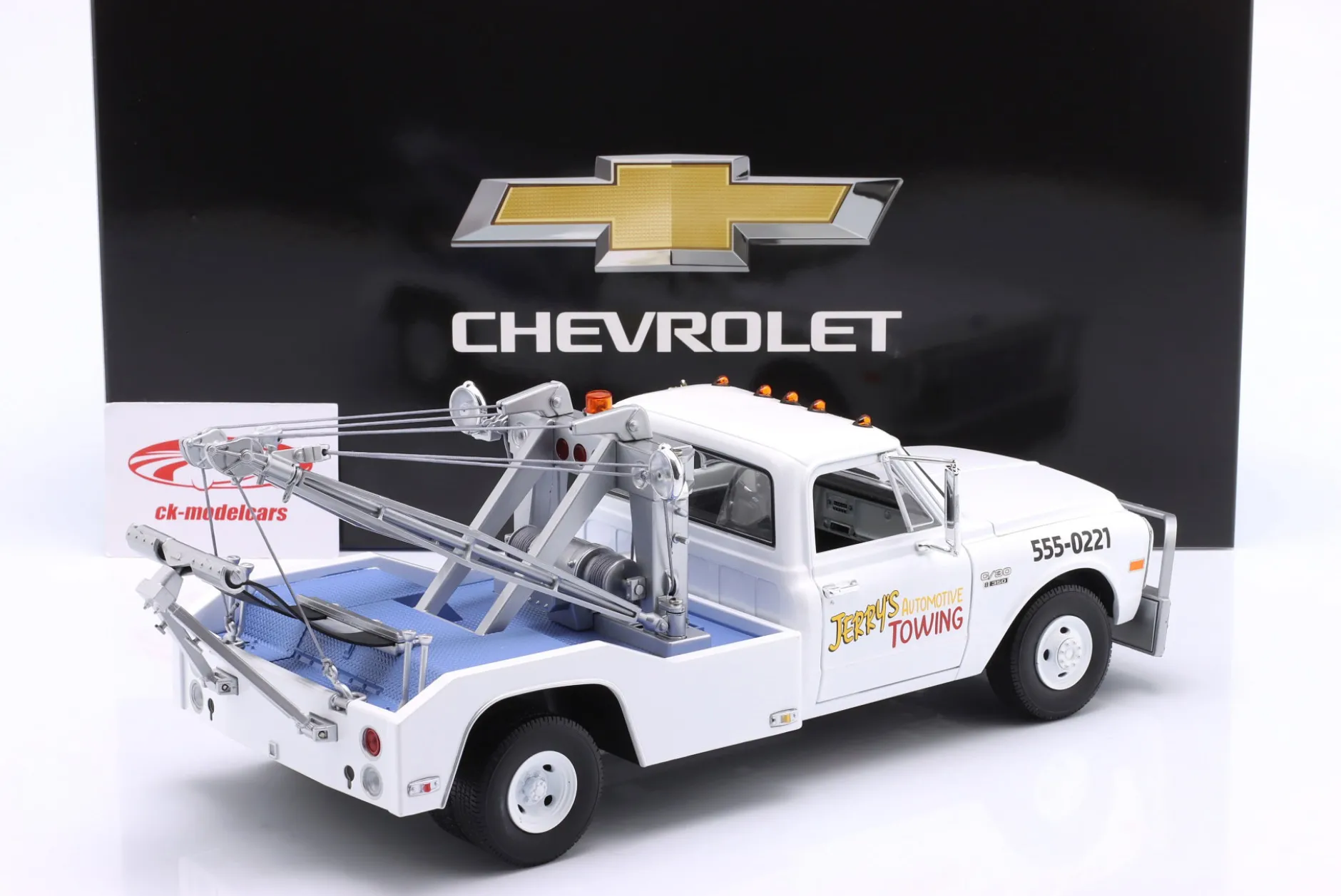 Chevrolet C-30 Abschleppwagen Jerry's Automotive Towing 1969 weiß 1:18 Greenlight