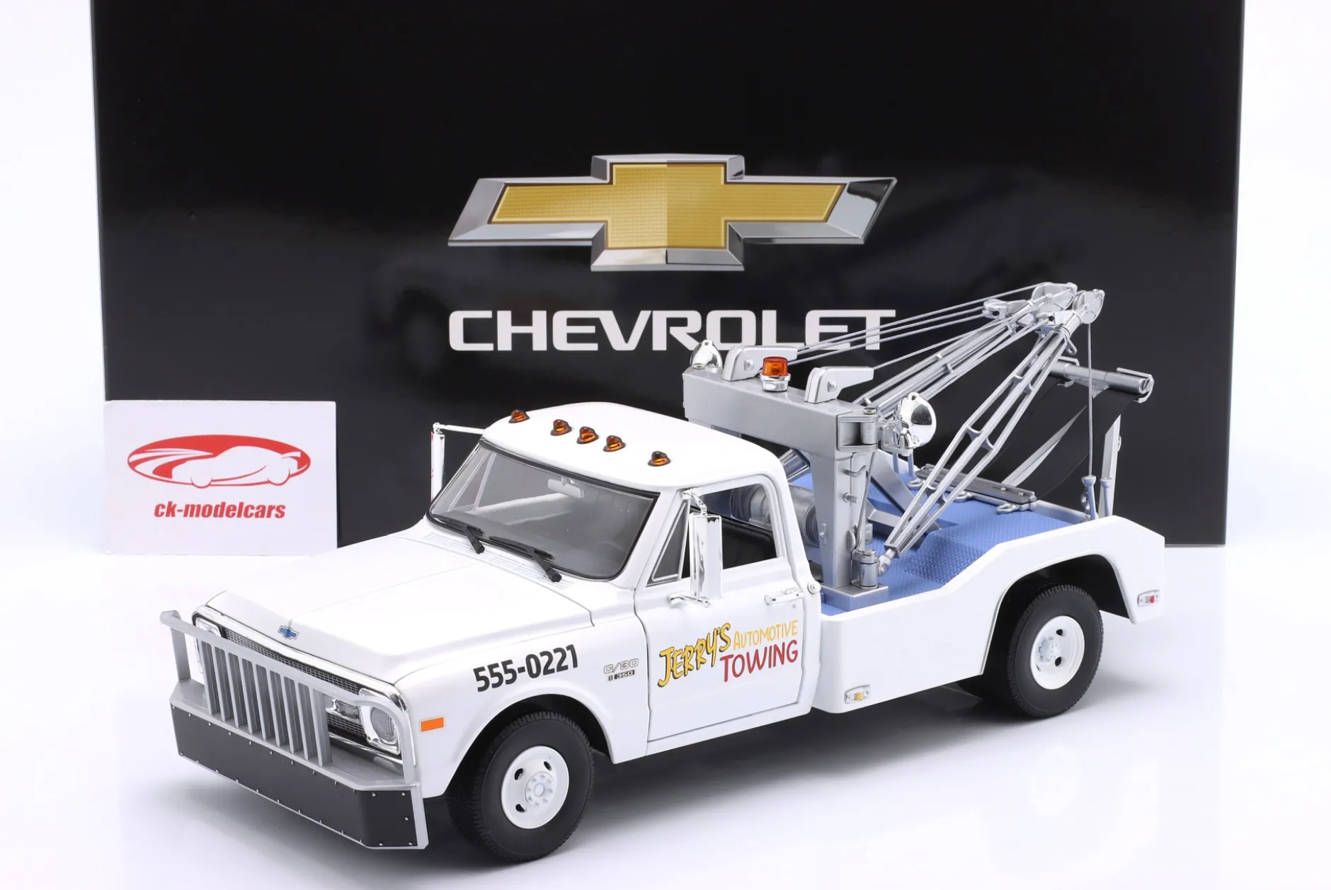 Chevrolet C-30 Abschleppwagen Jerry's Automotive Towing 1969 weiß 1:18 Greenlight