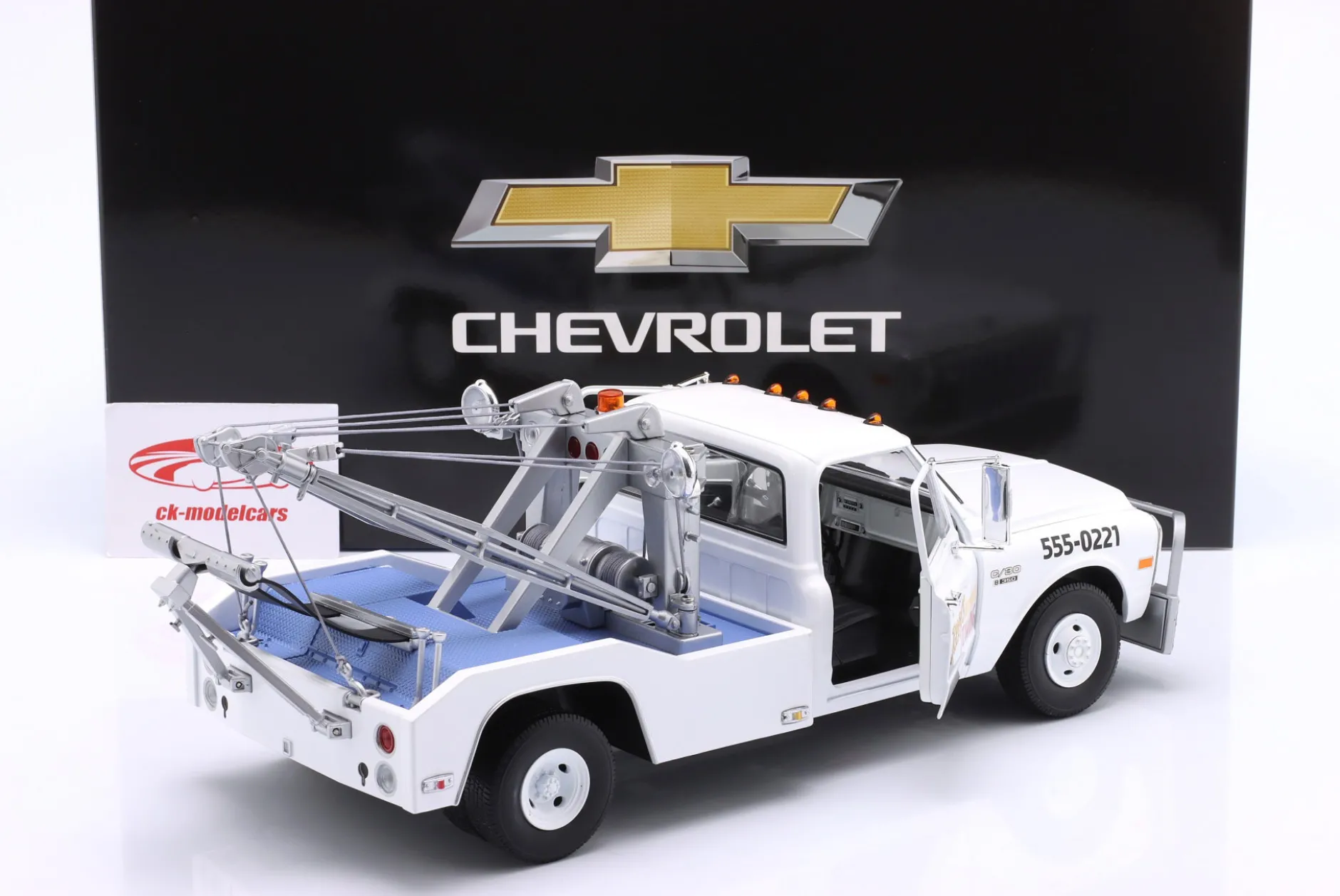 Chevrolet C-30 Abschleppwagen Jerry's Automotive Towing 1969 weiß 1:18 Greenlight
