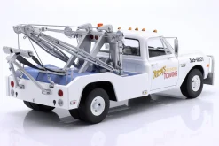 Chevrolet C-30 Abschleppwagen Jerry's Automotive Towing 1969 weiß 1:18 Greenlight