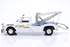 Chevrolet C-30 Abschleppwagen Jerry's Automotive Towing 1969 weiß 1:18 Greenlight