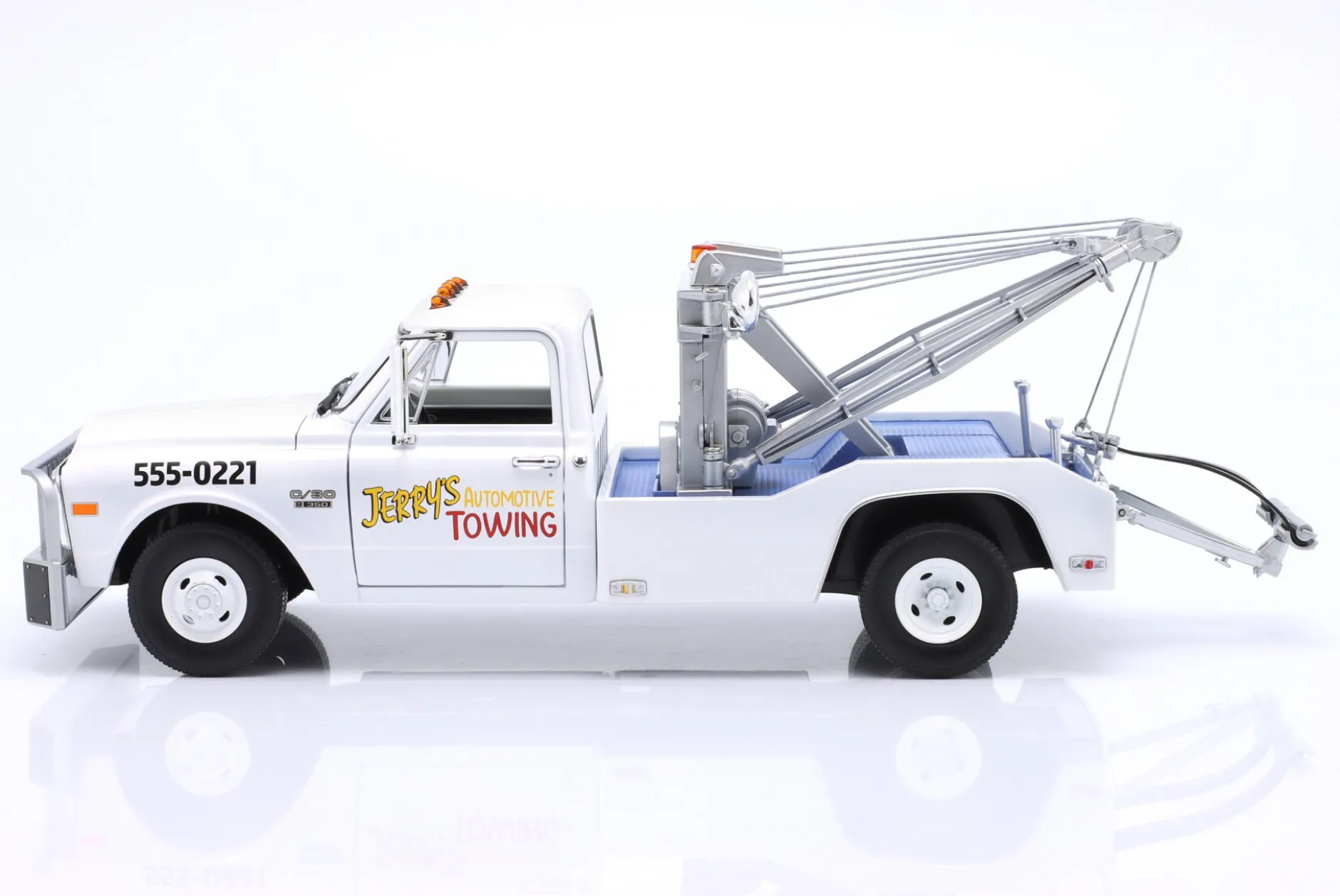 Chevrolet C-30 Abschleppwagen Jerry's Automotive Towing 1969 weiß 1:18 Greenlight