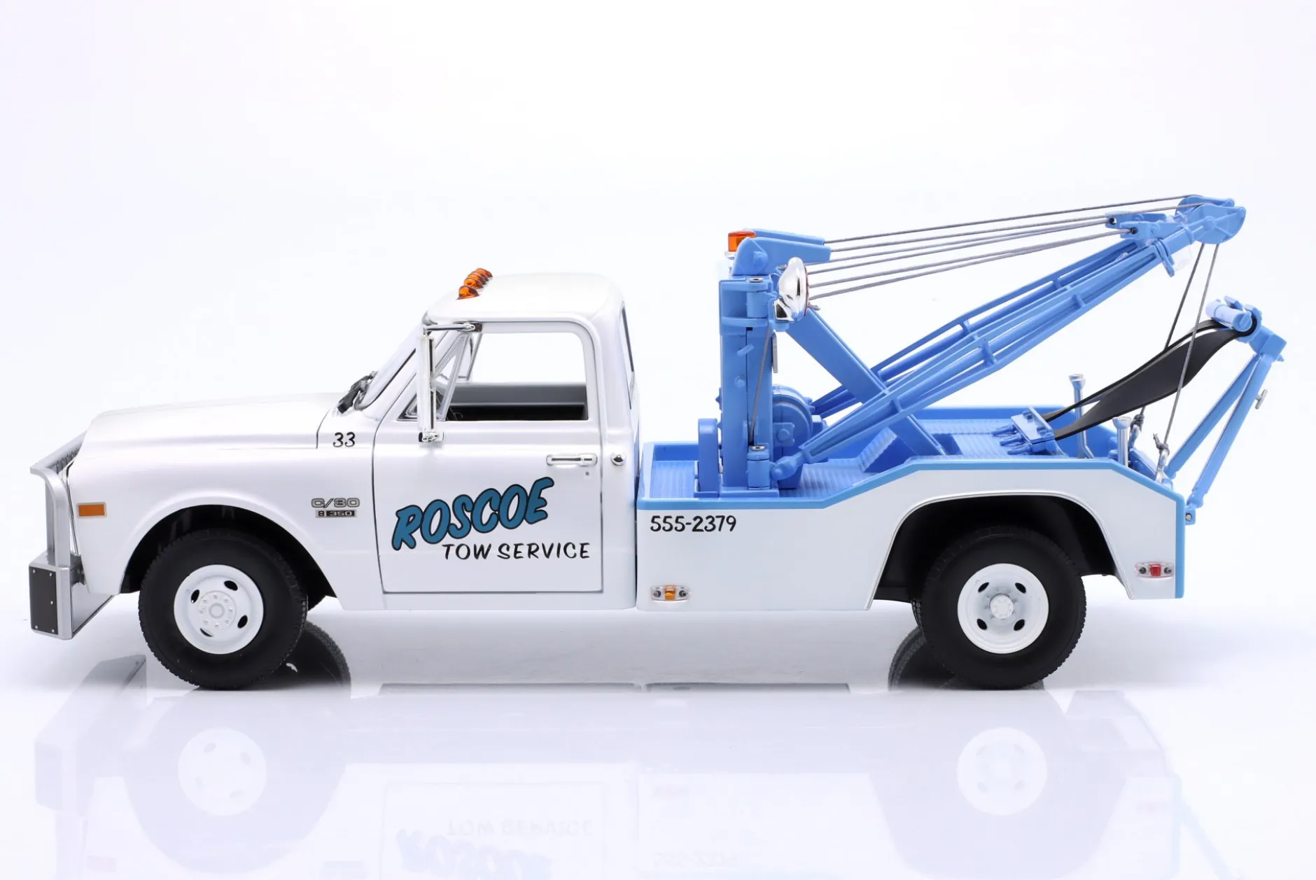 Chevrolet C-30 Abschleppwagen Roscoe Tow Service 1969 weiß / blau 1:18 Greenlight