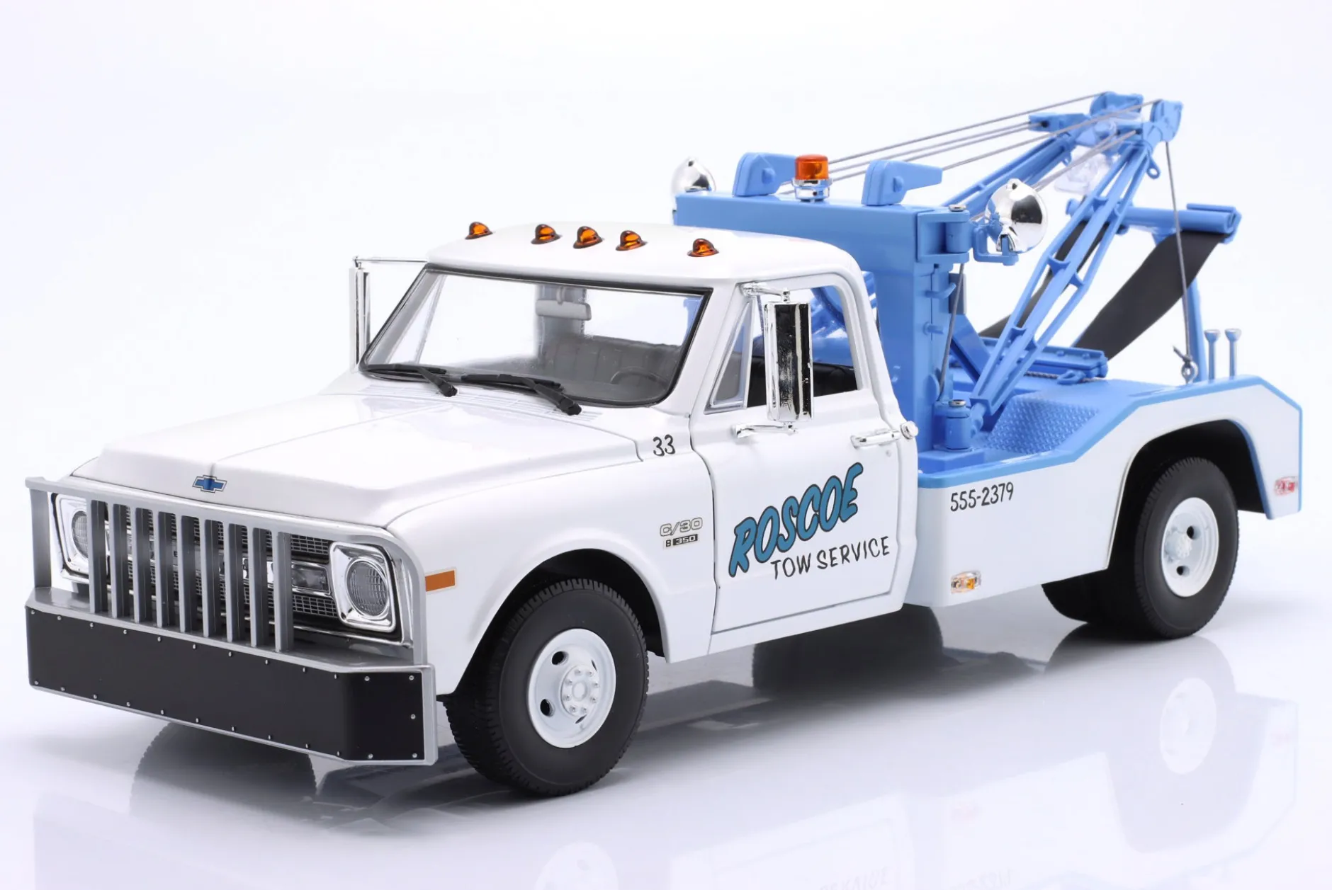 Chevrolet C-30 Abschleppwagen Roscoe Tow Service 1969 weiß / blau 1:18 Greenlight
