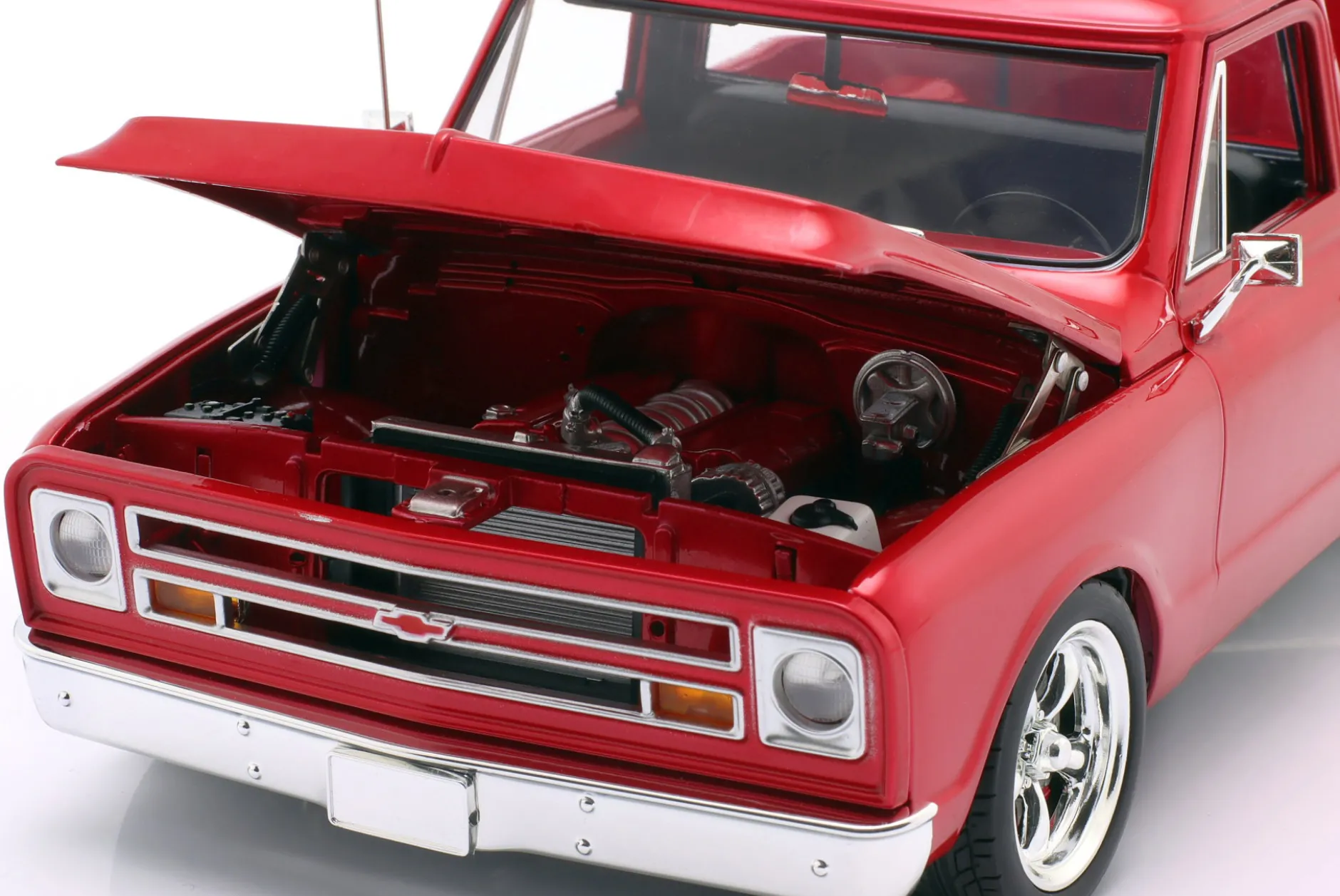 Chevrolet C-10 Custom Showtime Pickup LS3 Powered Baujahr 1967 rot 1:18 GMP