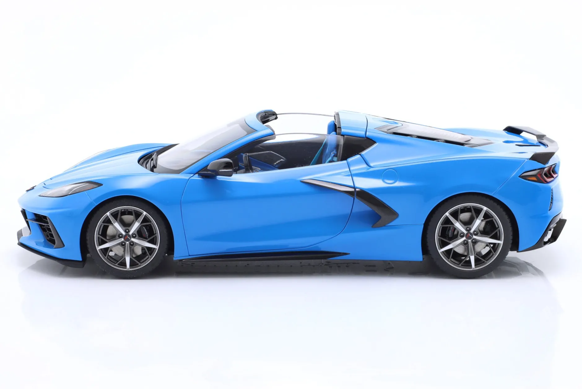 Chevrolet Corvette C8 Stingray Z51 Baujahr 2020 rapidblau 1:18 AUTOart