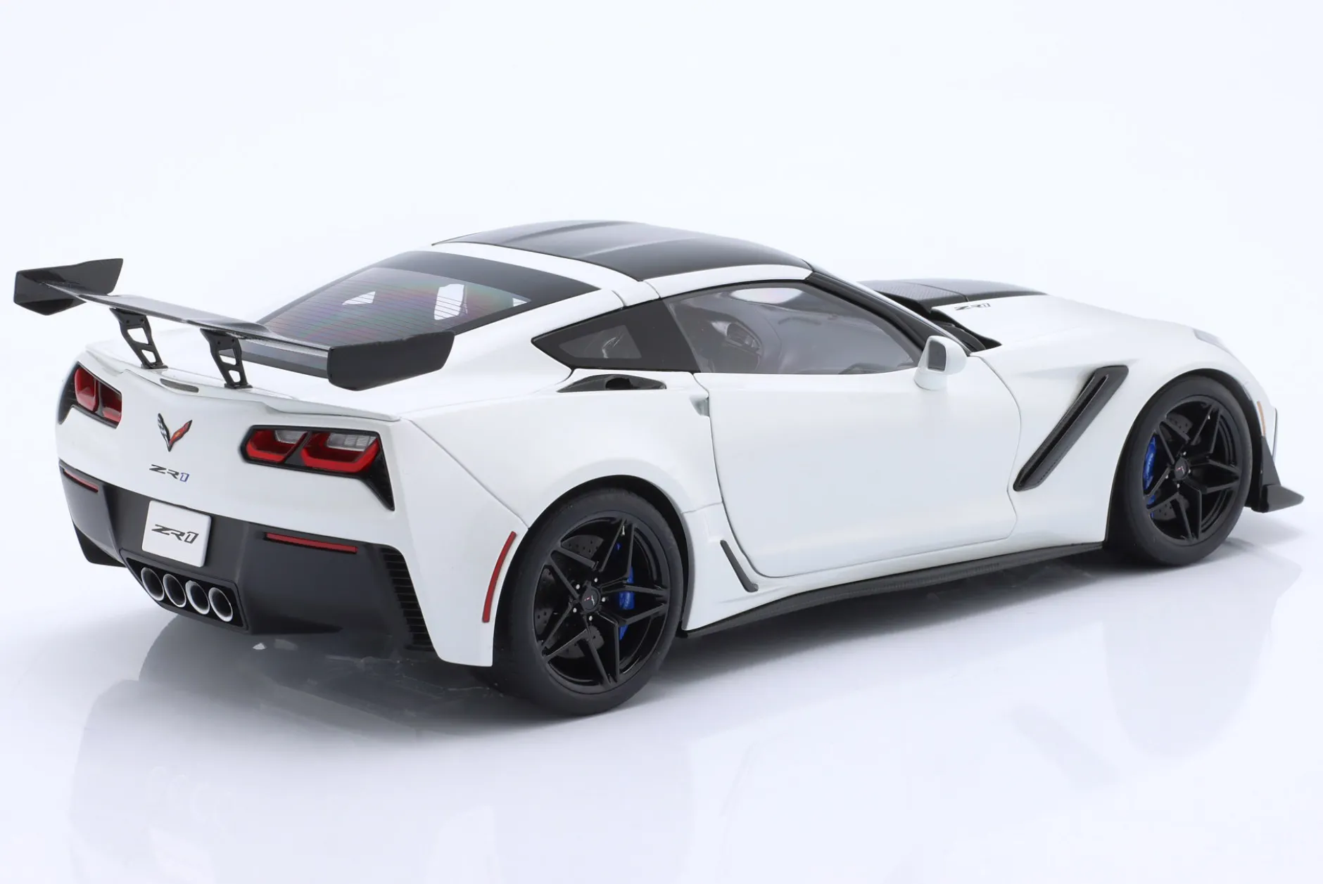 Chevrolet Corvette C7 ZR1 Baujahr 2019 arktik weiß 1:18 AUTOart