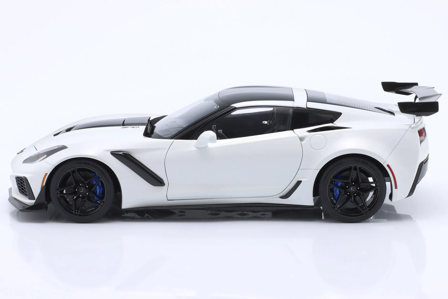 Chevrolet Corvette C7 ZR1 Baujahr 2019 arktik weiß 1:18 AUTOart