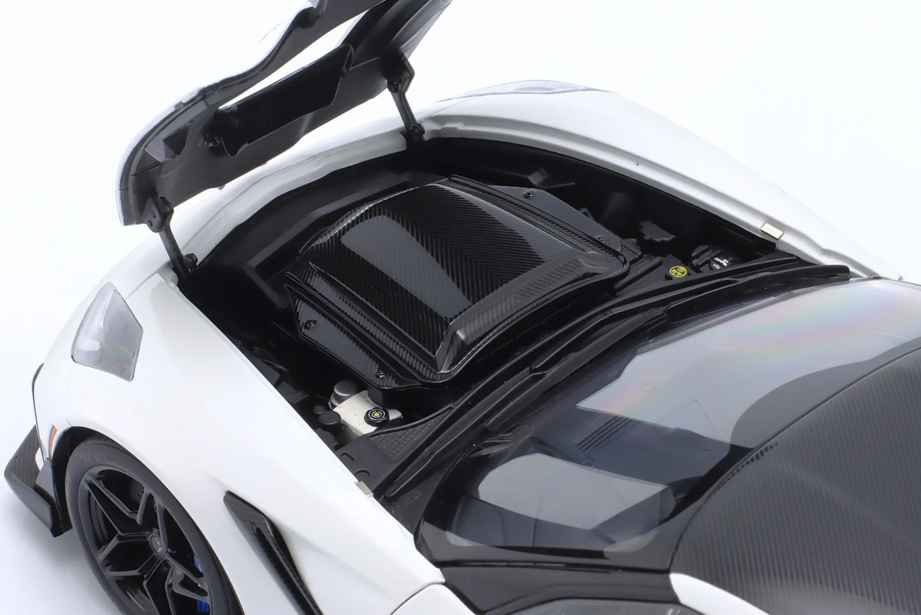 Chevrolet Corvette C7 ZR1 Baujahr 2019 arktik weiß 1:18 AUTOart