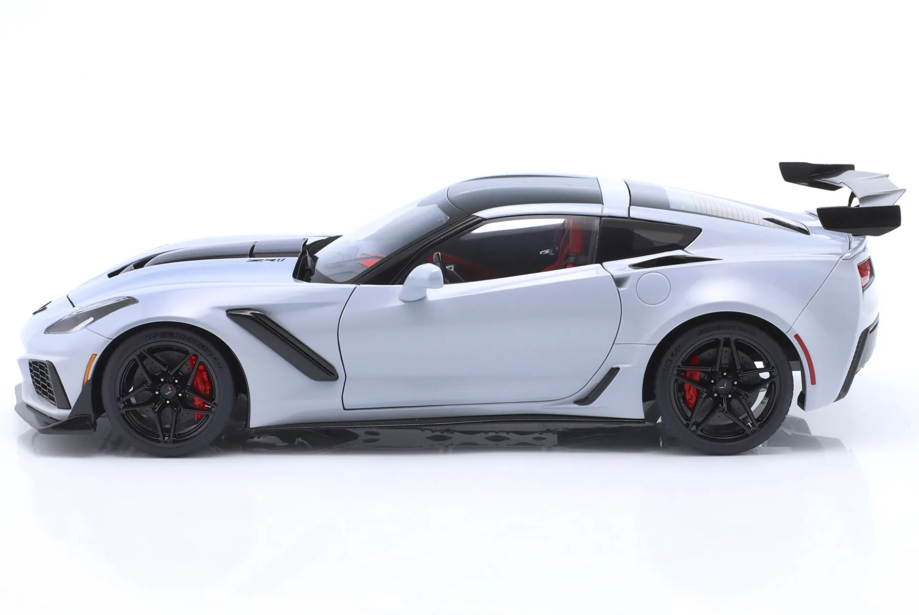 Chevrolet Corvette C7 ZR1 Baujahr 2019 grau metallic 1:18 AUTOart