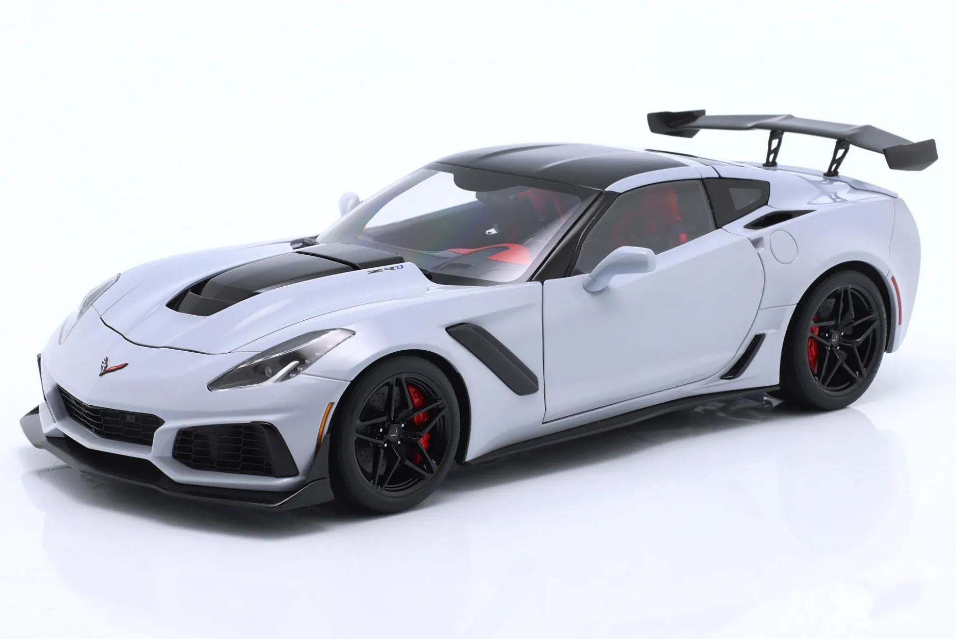 Chevrolet Corvette C7 ZR1 Baujahr 2019 grau metallic 1:18 AUTOart