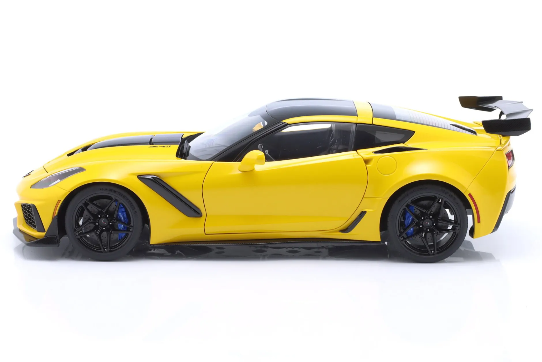 Chevrolet Corvette C7 ZR1 Baujahr 2019 racing gelb 1:18 AUTOart