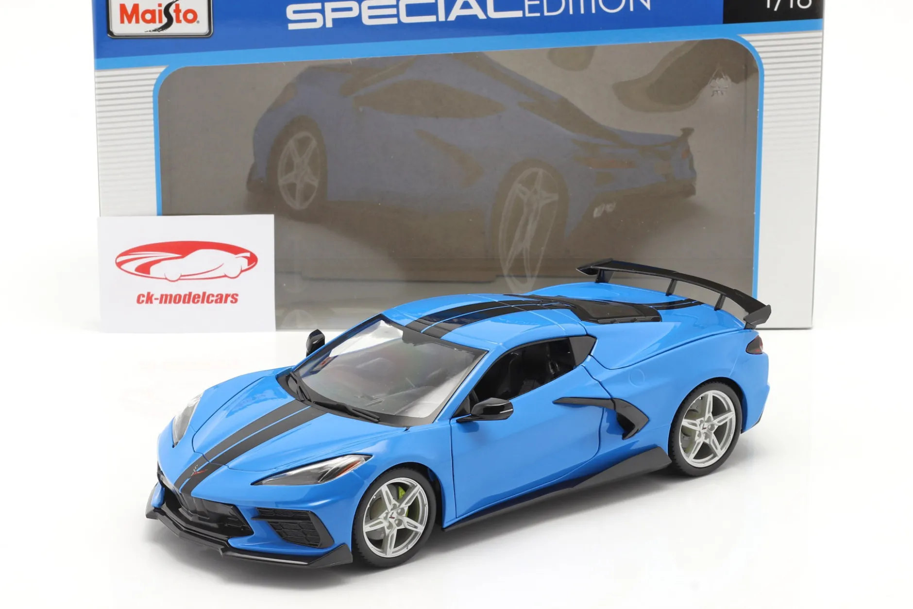 Chevrolet Corvette Stingray Coupe Baujahr 2020 blau / schwarz 1:18 Maisto