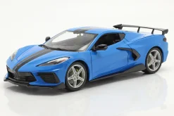 Chevrolet Corvette Stingray Coupe Baujahr 2020 blau / schwarz 1:18 Maisto