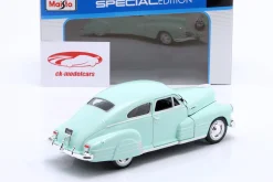 Chevrolet Fleetline Aerosedan Baujahr 1948 hellgrün 1:24 Maisto