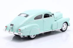 Chevrolet Fleetline Aerosedan Baujahr 1948 hellgrün 1:24 Maisto