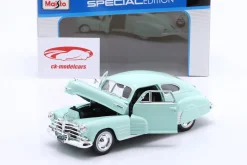 Chevrolet Fleetline Aerosedan Baujahr 1948 hellgrün 1:24 Maisto