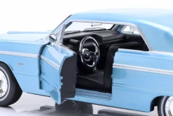 Chevrolet Impala SS Baujahr 1964 hellblau 1:24 Maisto