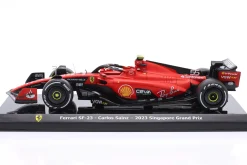 C. Sainz Ferrari SF-23 #55 Sieger Singapur GP Formel 1 2023 1:24 Premium Collectibles