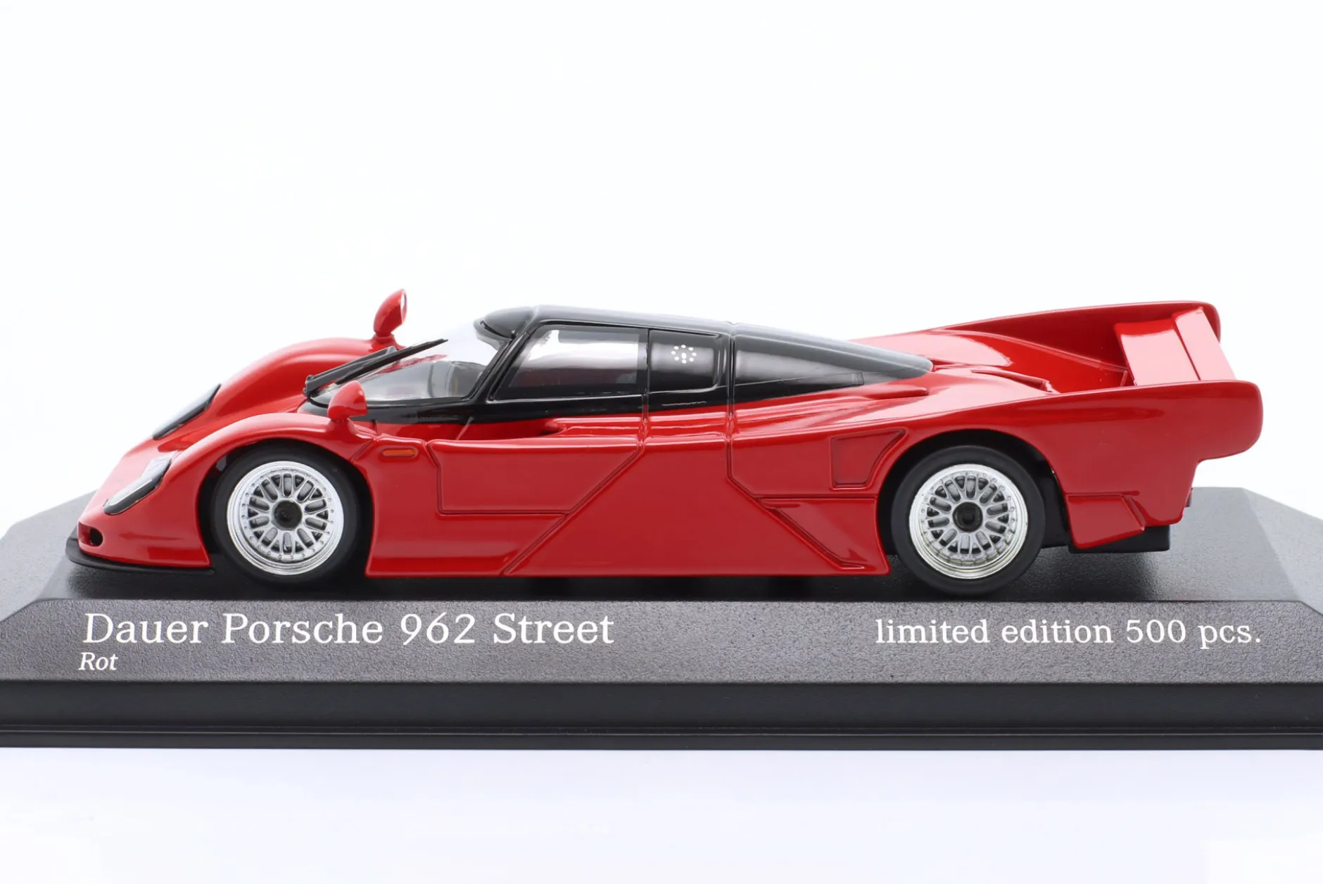 Dauer Porsche 962 GT Street Version 1994 rot 1:43 Minichamps
